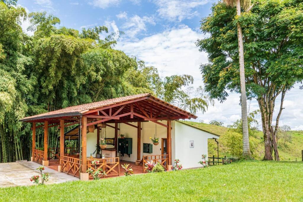 Agradable Cabana Cafetera Con Jacuzzi A 12 Min Del Centro De פריירה מראה חיצוני תמונה
